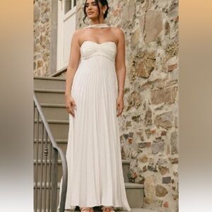 Elegant White Pleated Dress